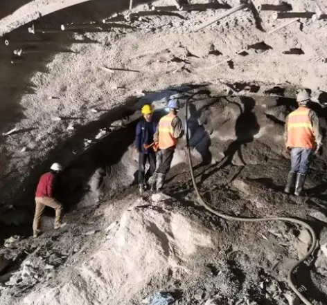 公主岭拱顶带模注浆料的施工流程及注意事项